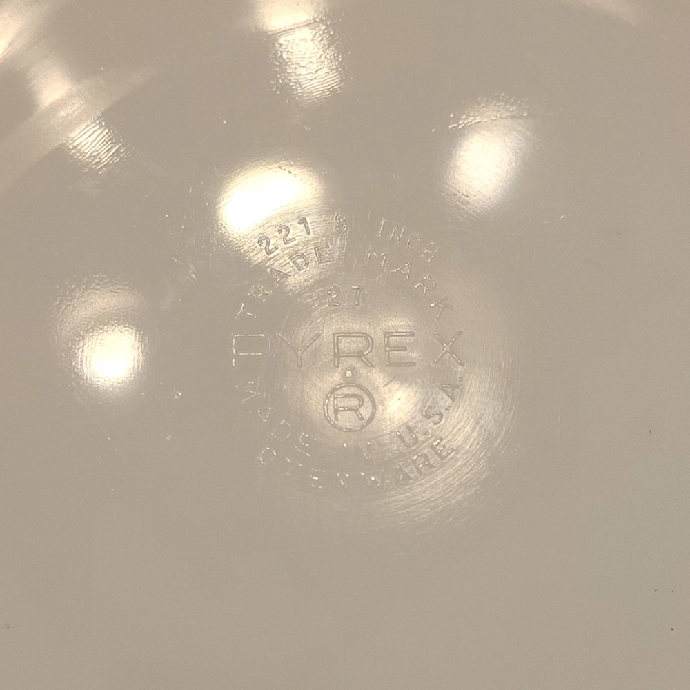 Vintage Pyrex round ovenware - Picture 3 of 4